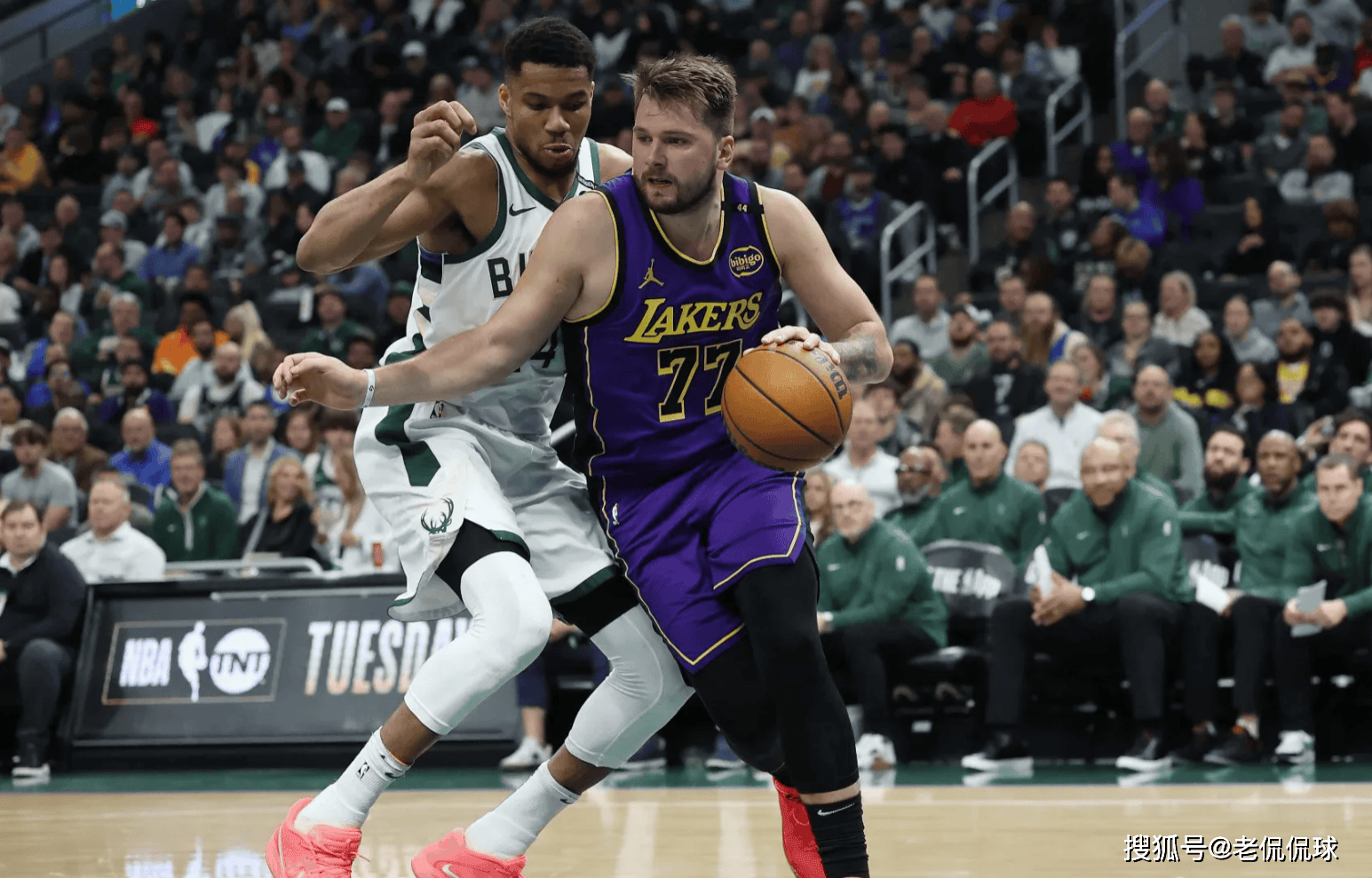 关于今晨NBA总决赛焦点战，密尔沃基雄鹿内部沟通，媒体盛赞，身体对抗强度拉满的信息-3377娱乐网站
